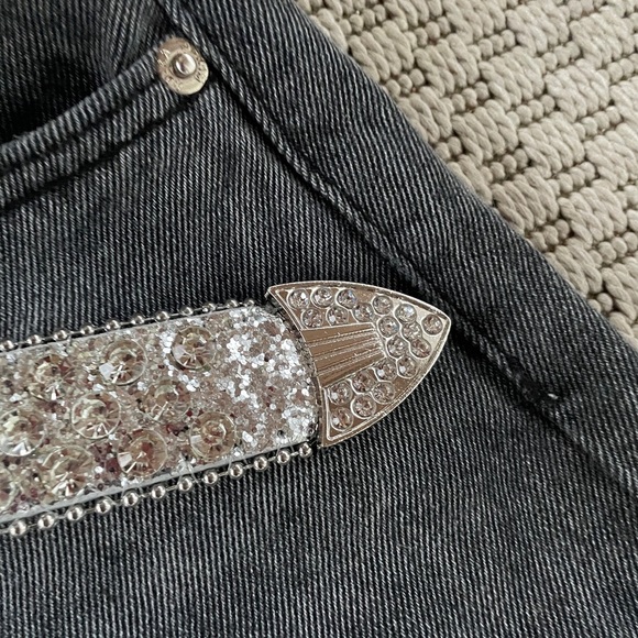 white y2k rhinstone skull belt